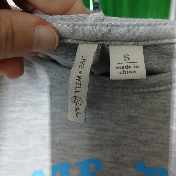 Gray Graphic Women's Top - Picture 5 of 7